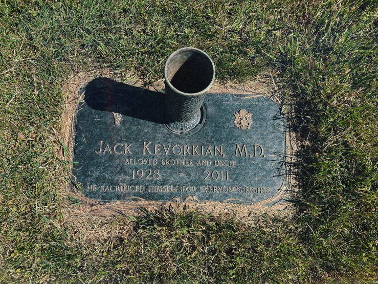 Grave Sightings: Jack Kevorkian & Jay Sebring&nbsp;(MI)
